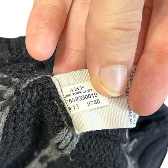 American Eagle Fair Isle Nordic Sweater Men's Sz XS Navy Rabbit Hair Retro Cabin - Picture 6 of 6